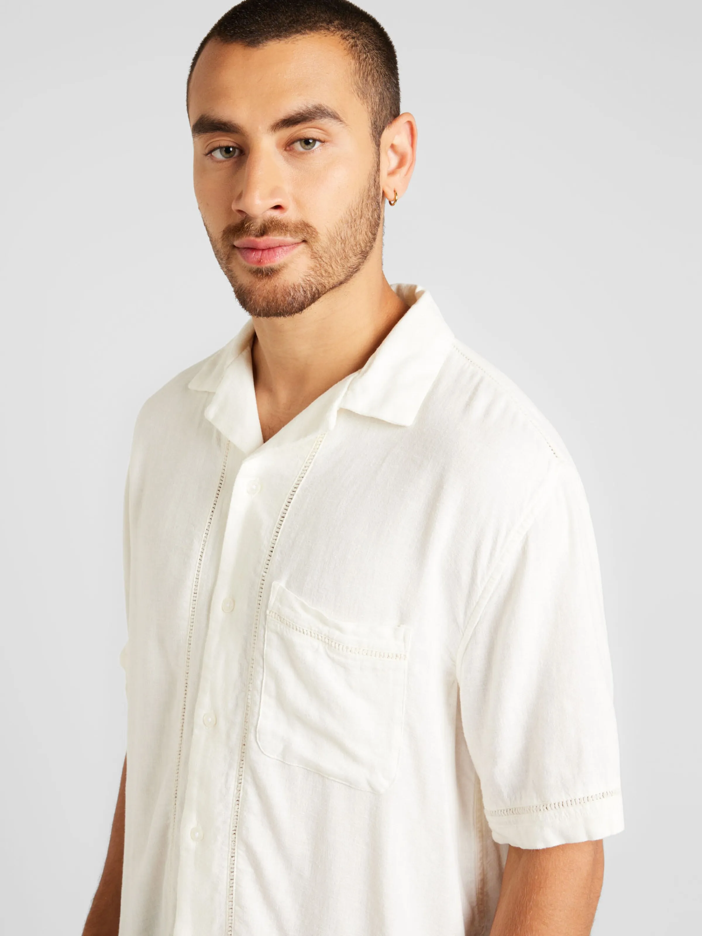 Ajuste confortable Camisa Abercrombie & Fitch en Blanco