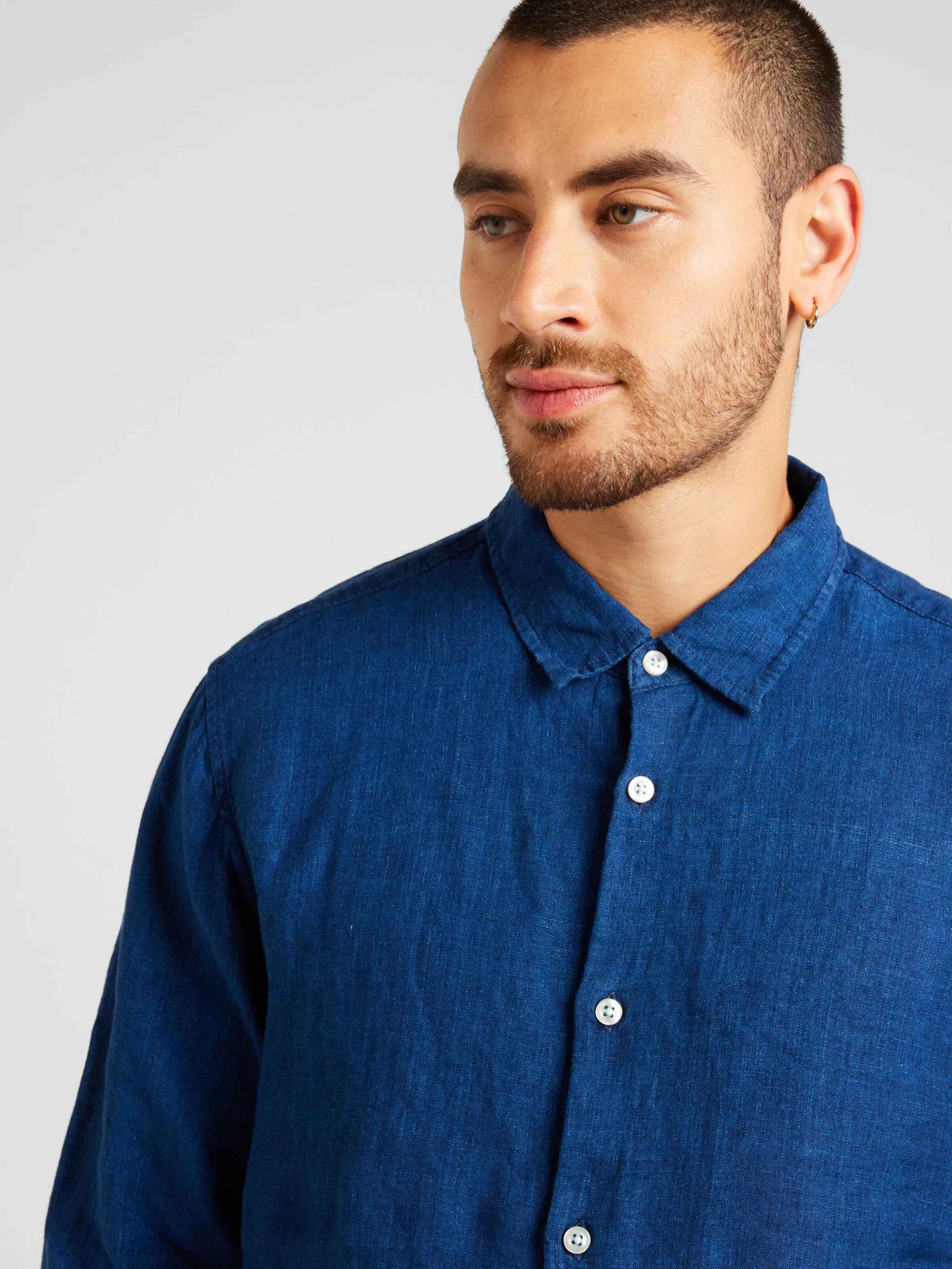 Ajuste regular Camisa GAP en Azul Oscuro