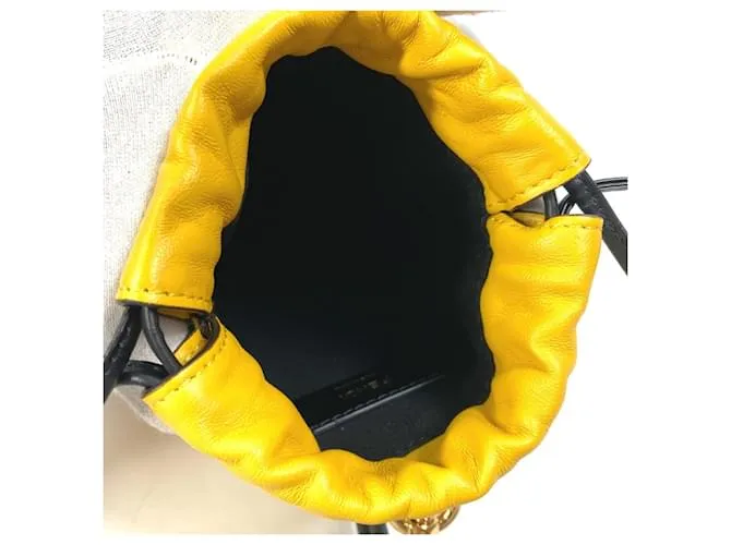 Bolso de cuero amarillo Fendi 