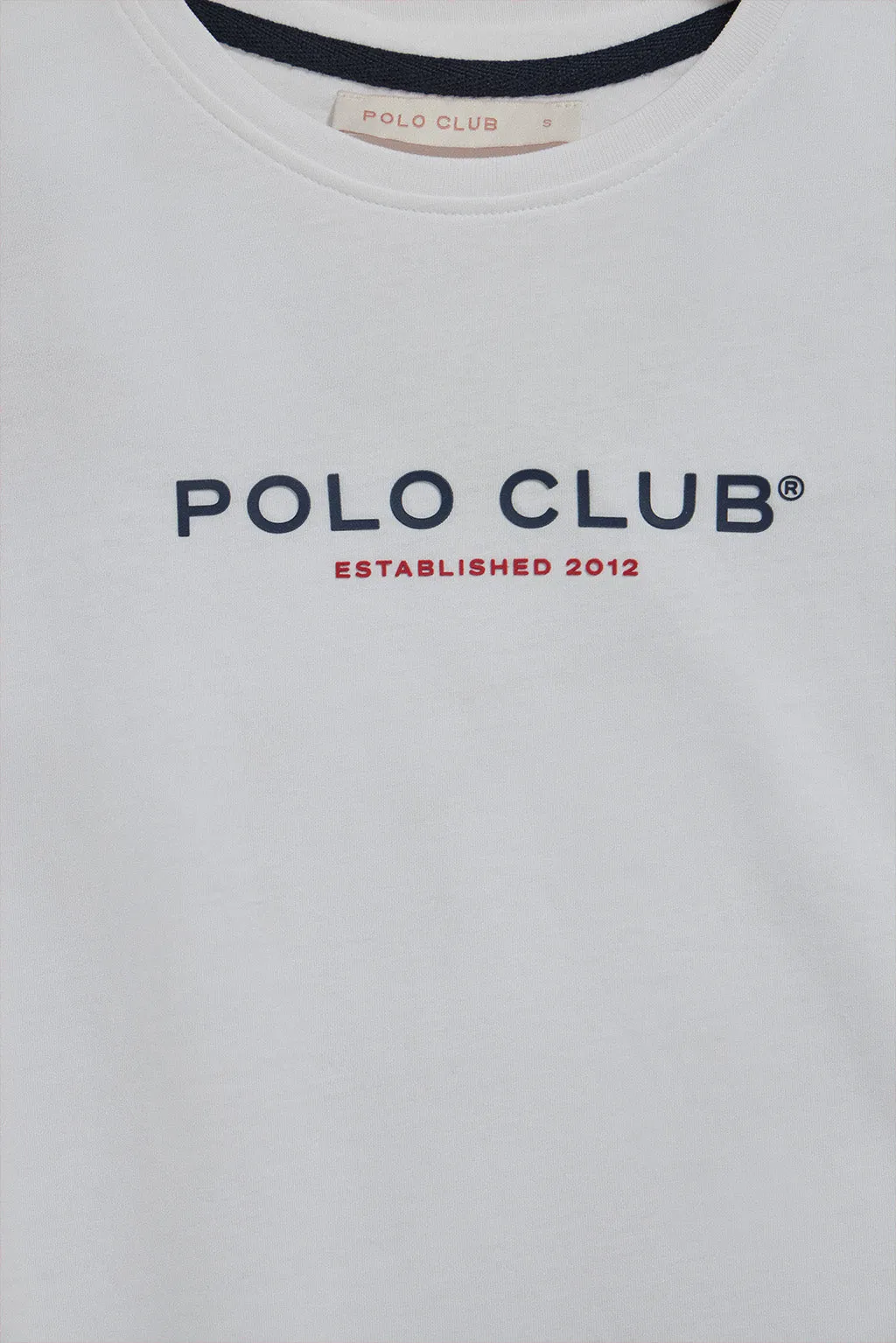 Camiseta de cuello redondo blanca con logo engomado Polo Club