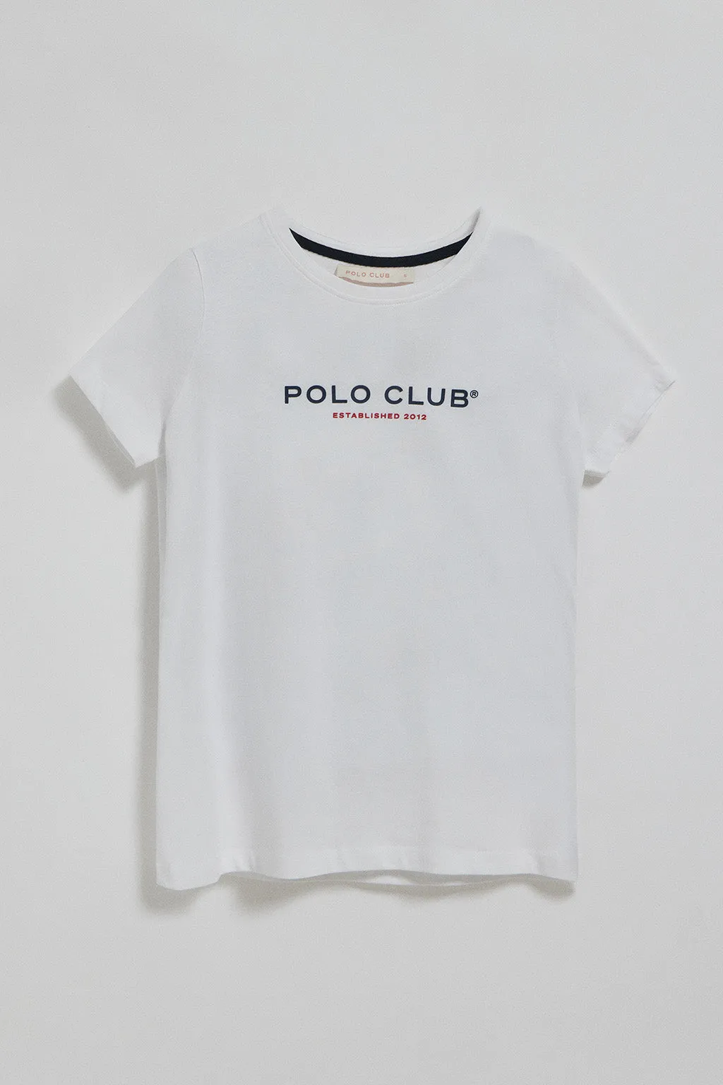 Camiseta de cuello redondo blanca con logo engomado Polo Club