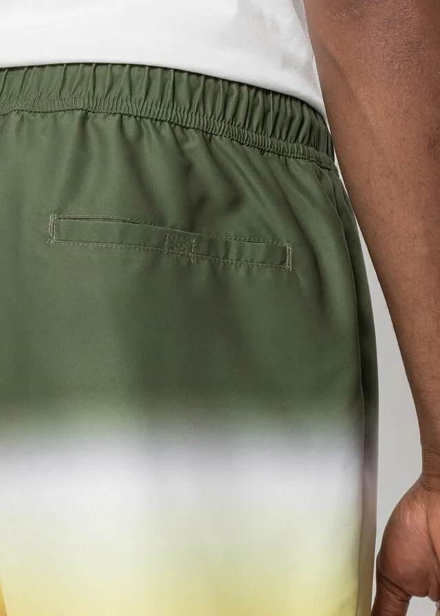 Shorts playeros con degradado de color de poliéster reciclado Verde caqui oscuro estampado