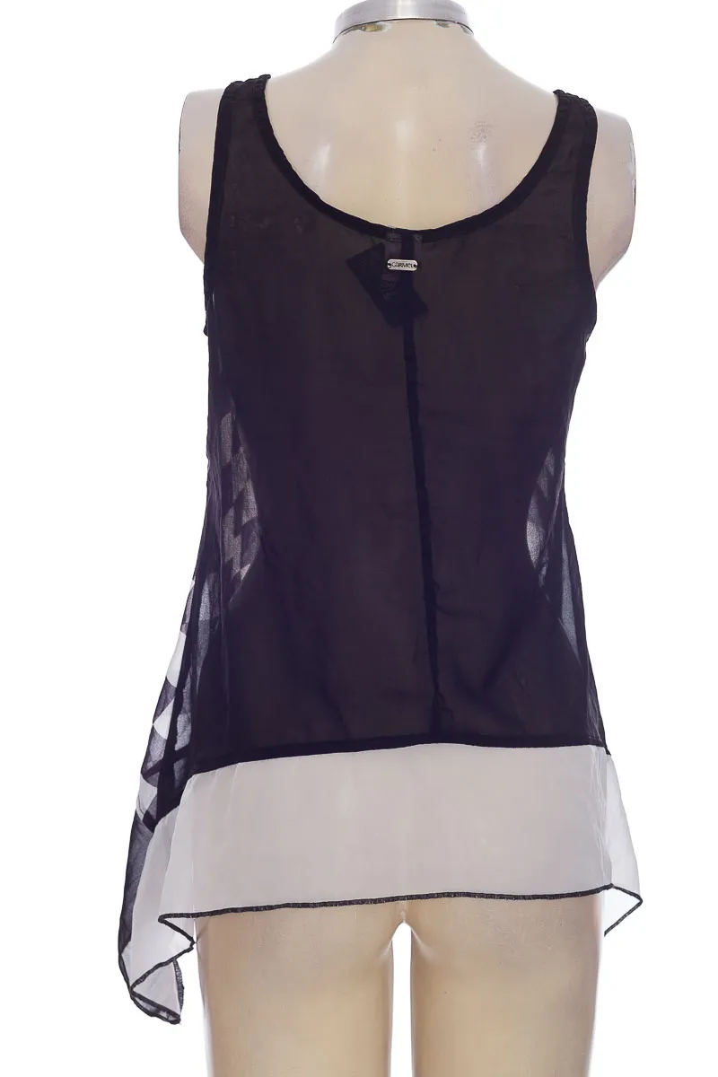 Top / Camiseta color Negro - Carmel