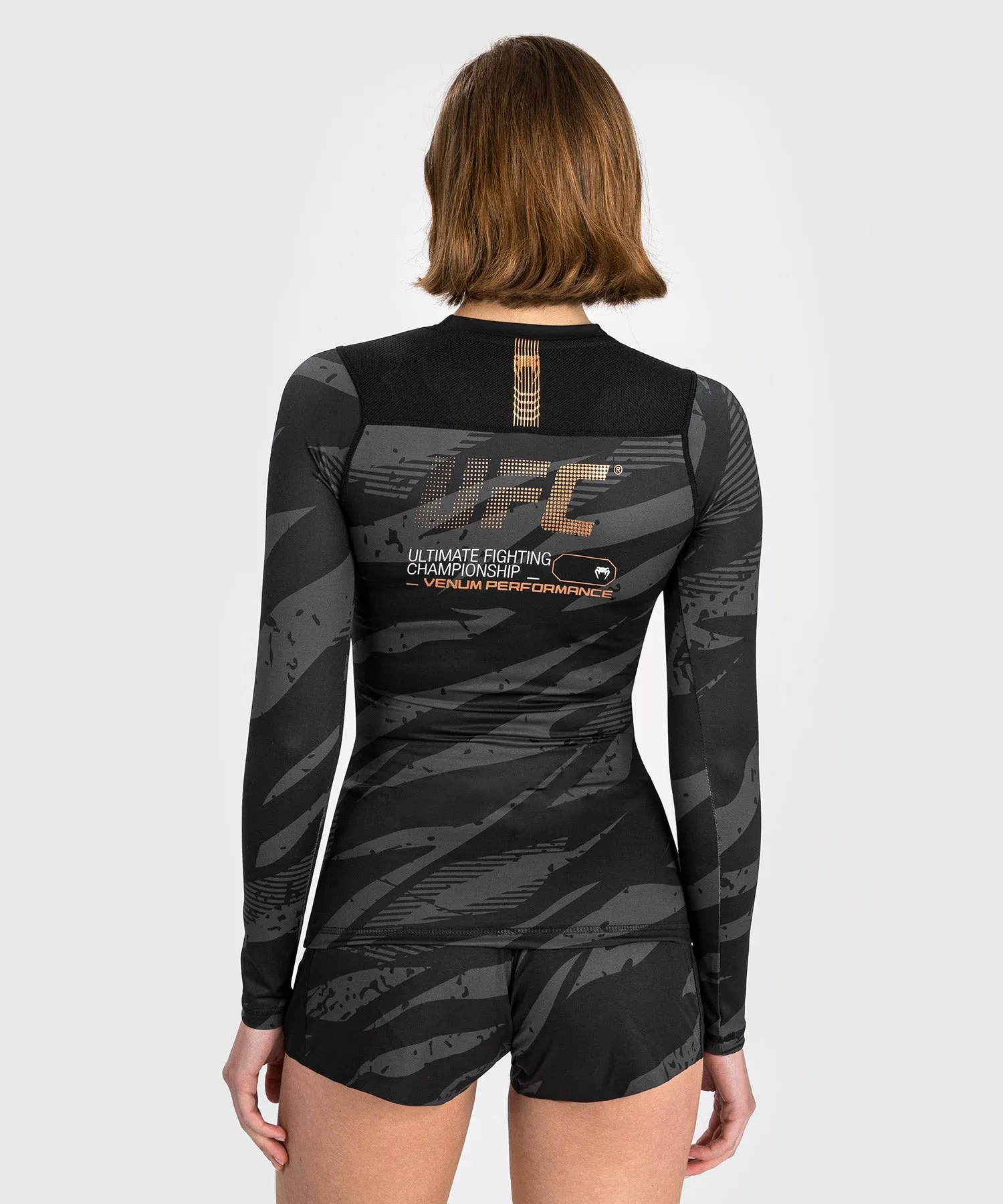 UFC Adrenaline de Venum Fight Week Camiseta de Compresión de Manga Larga para Mujer - Urban Camo