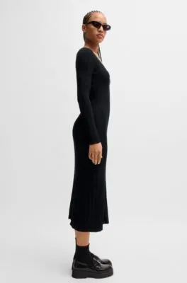 Vestido midi slim fit con estructura de canalé irregular