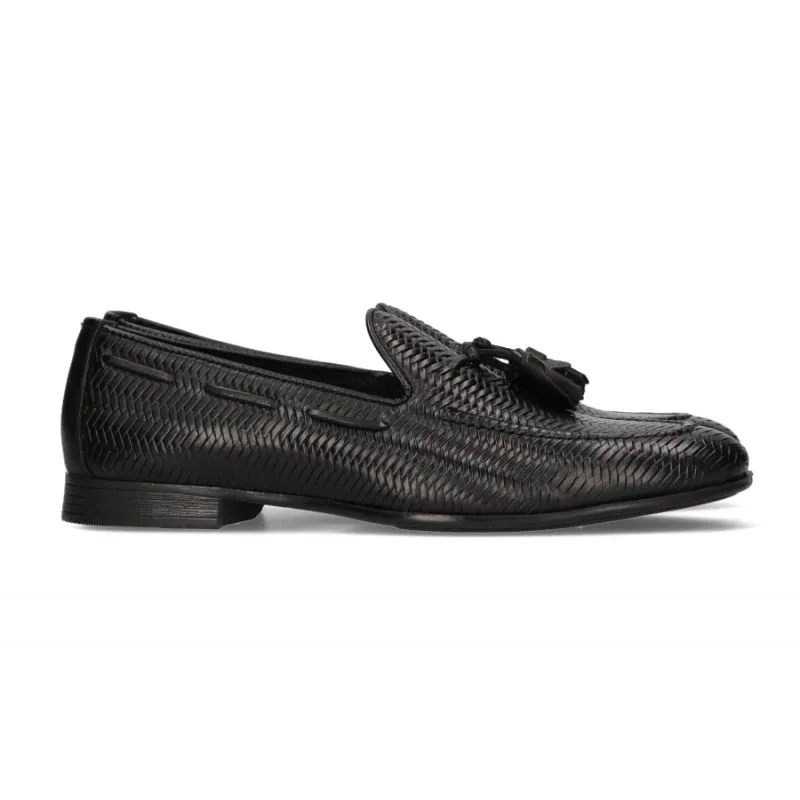 Zapato borlas trenzado negro