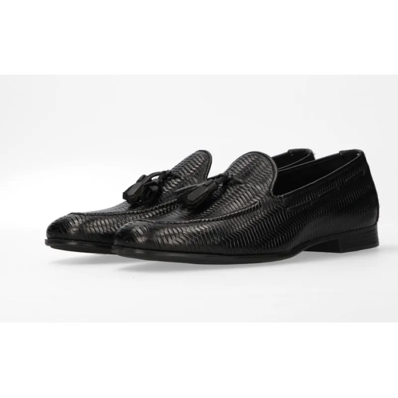 Zapato borlas trenzado negro