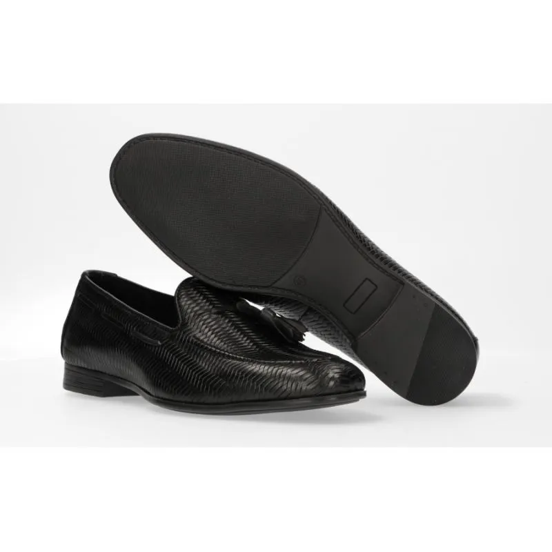 Zapato borlas trenzado negro